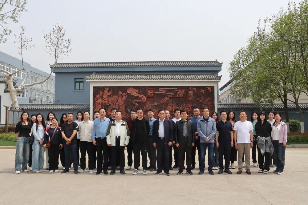 山东省企业联合会考察团莅临康王酒业参观考察